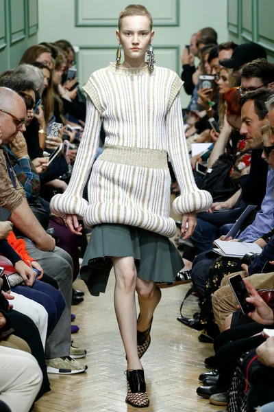 Look 28
